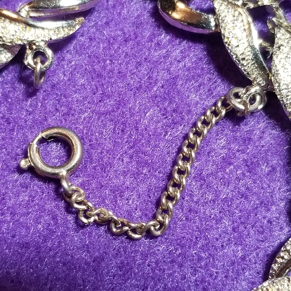 Relisted -Vintage silver tone bracelet chevrons whale tales links - Picture 7 of 10